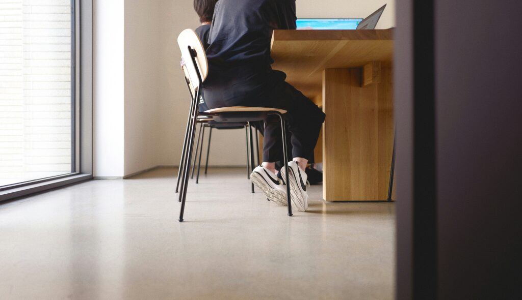 職場の人間関係に悩む人へ|上司・同僚・部下とのストレス別対処法まとめ