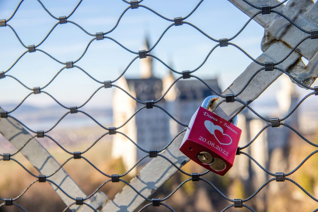 嫌われたくないから言えない…恋愛の苦しさを解消！自己肯定感を高めて、愛し愛される関係へ進化する秘訣