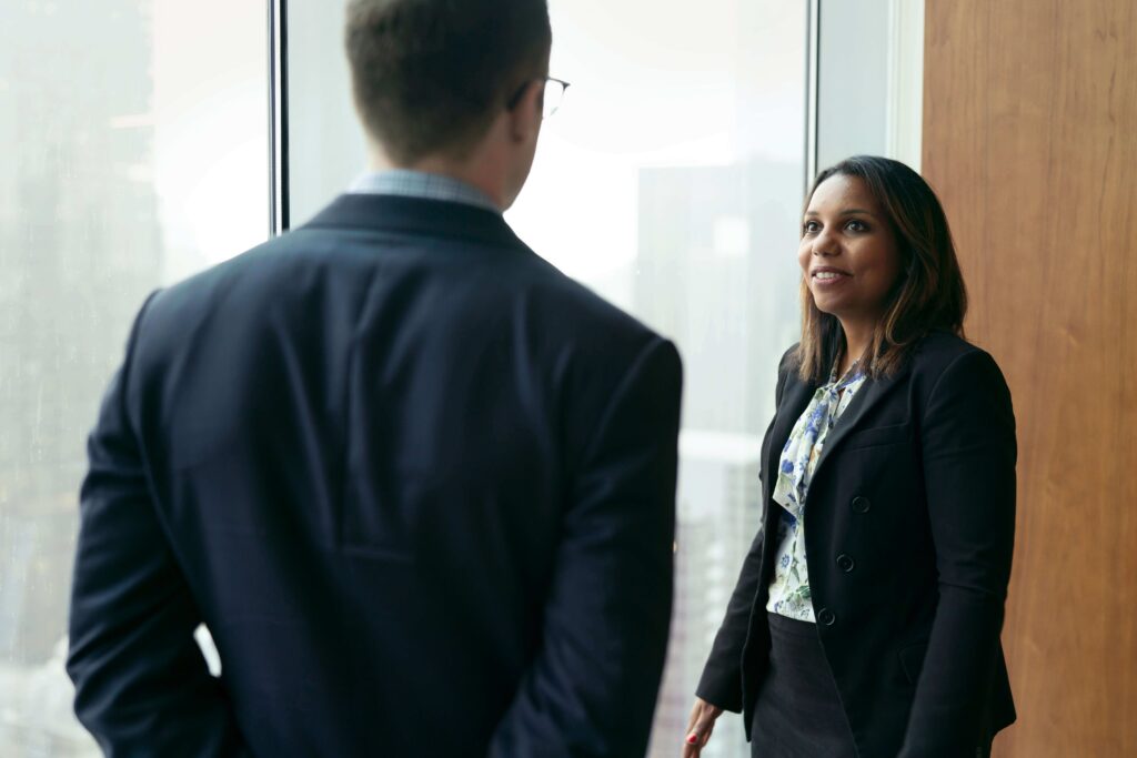 上司に詰められる毎日に限界を感じたら|恐怖心を払拭し、理不尽な攻撃をかわして「自分軸」で堂々と働くための対処法