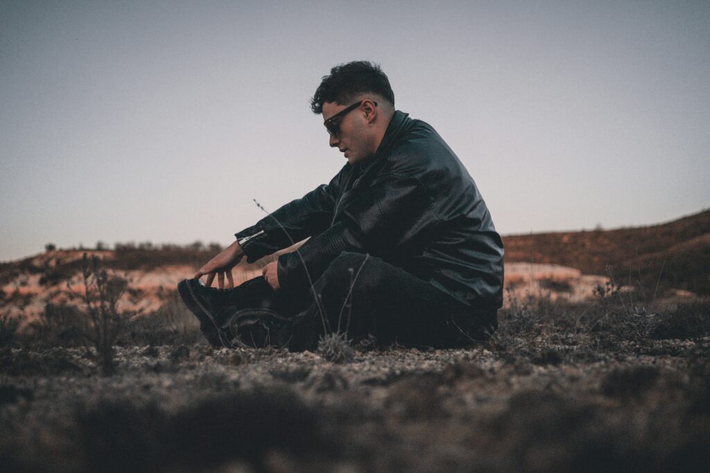 メンタルを安定させたい男性へ｜プレッシャーに負けない「鋼の心」を作る習慣と、感情の波を乗りこなし余裕ある男になる方法