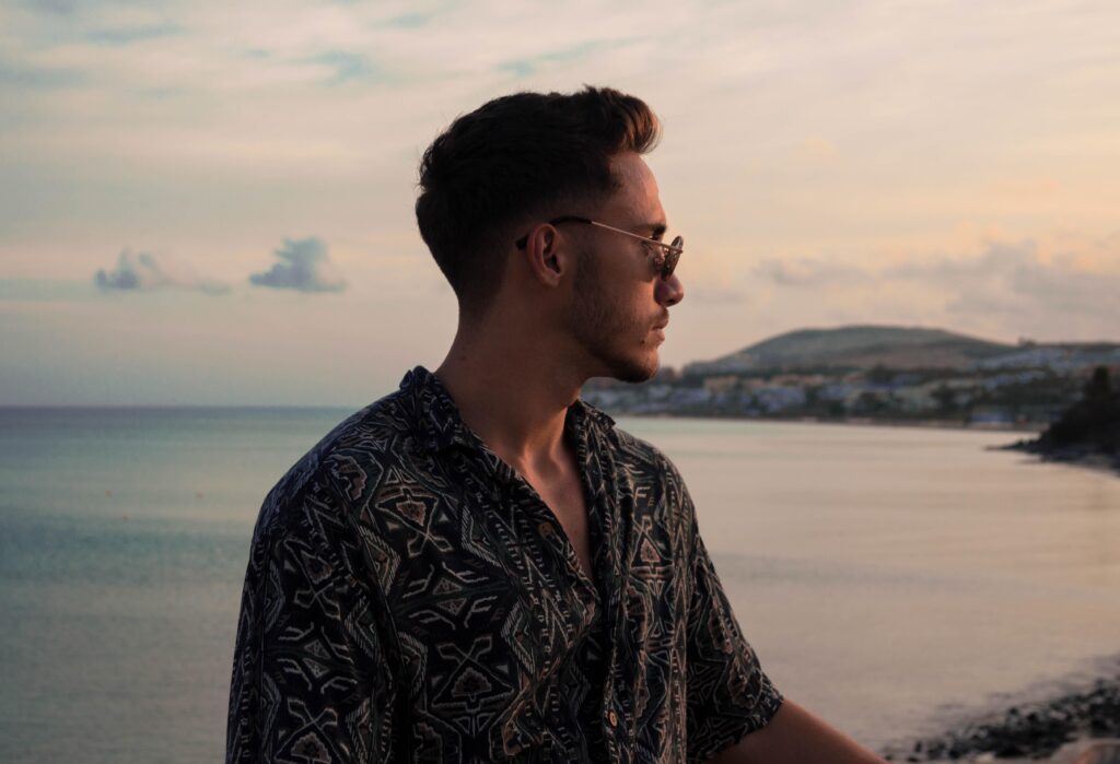 浮気の兆候10選！スマホの持ち方でわかる裏切りのサイン