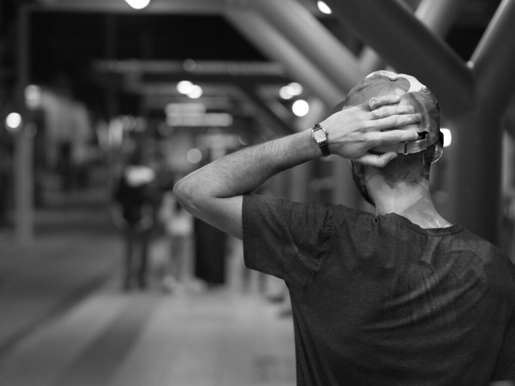 孤独感や寂しさを「自分を深める時間」に変えるマインドセット｜ 誰かといないと不安な依存心を捨て、自立した心の自由を手に入れる方法