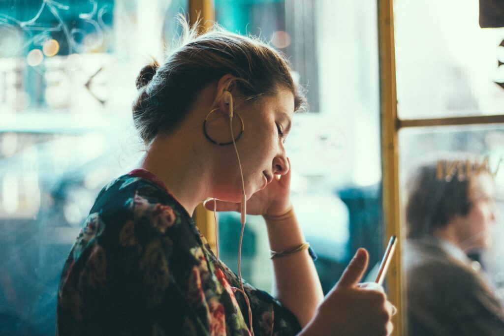 「悲劇のヒロイン」中毒｜不幸でいることで貴女が回避している「本当の責任」とは？
