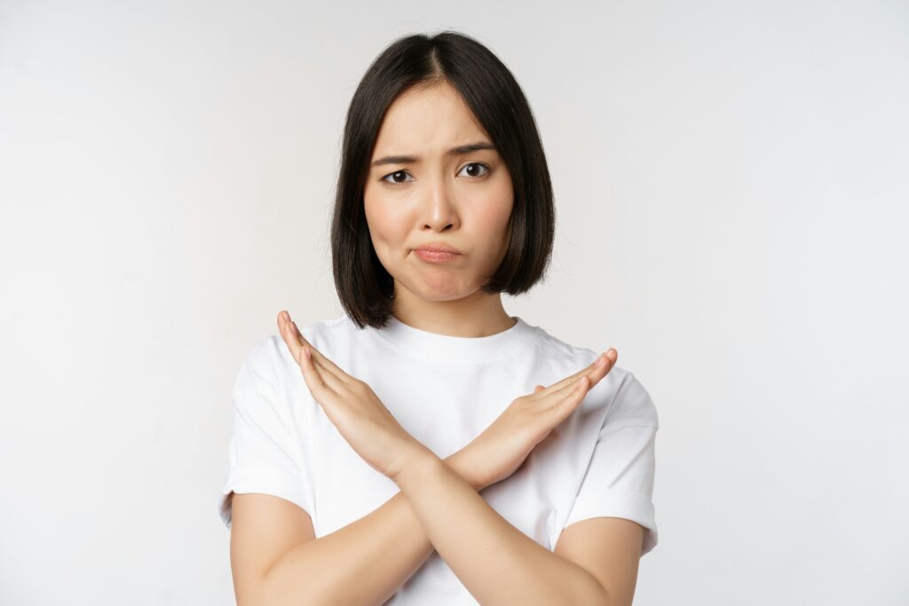 友達のふりをした敵「フレネミー」の特徴とは？関わると危険な人の見分け方